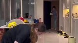 让婆婆帮忙带下小孙子，我好上班，因为耽误她每天打牌动不动就打我儿子