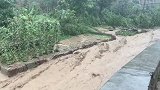 河南巩义：暴雨积水致窑洞坍塌2人被困，消防部门紧急救援