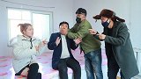美女怀疑老公出轨，没想家里小偷出来帮作证，太逗了