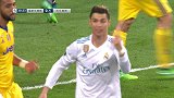 C罗突破师太防守遭身后犯规 球鞋遭踩掉拒绝对手握手