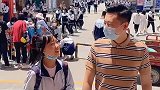 现在老公接女儿放学都是戴着口罩 离大妈的小店远远的怕大妈看见又给我说看好你女儿那个小伙又来接你女儿放学-琪宝