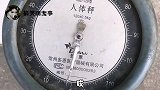 搞笑配音：见过斗鸡的斗狗的，这还是头一次见斗电钻的！