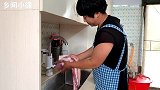 花香四溢的农家院，一家人围在一起吃煎肉，再喝上一杯小酒，真美