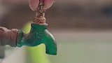 母亲不拧紧水龙头，被女儿发现后竟说是省钱