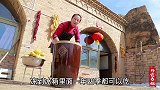 春姐做特色小炒肉熬酸菜，再来点黄米饭，杂粮配点肉，吃舒坦了