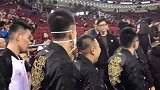 CBA-1617赛季-星锐赛-郭艾伦戴口罩帅气入场 与现场球迷亲密合影-花絮