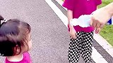 女子叫丈夫给三个女儿喂水，看着真的很欠揍