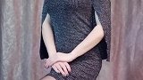 精致的色彩搭配加入，让整条包臀裙更多些甜美气息