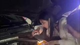 女子错将机油，加进保时捷水箱