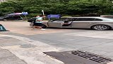 司机按喇叭催促路上让开，起冲突了