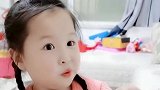 萌娃和爸爸机智问答，你一句我一句说得不亦乐乎，这小表情太逗了