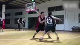 就算你无球跑位在风骚 到内线也只有被虐的份