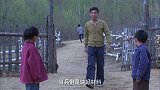 养父：团长看望下属，却被孩子当成人贩子，背后偷袭闷头就是一棍