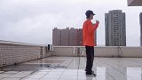这才是街舞，15岁小哥暴雪天跳舞，真是舞痴