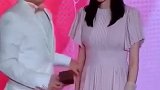 何猷君宠的跟小公主一样，为赌王完成遗愿诞下长孙，更是获得4亿