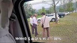 开着自改的面包车浪迹天涯，晚上睡车里，被三位大叔扒玻璃围观了