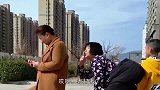 爆笑：总感觉怪怪的，伴娘的表情不对劲！