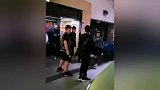 赵丽颖王一博合作《有翡》，为联络感情，二人相约一起下馆子！