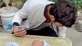 欢乐斗地主流行这么玩了吗？这样的出老千的方式确定不会挨打？