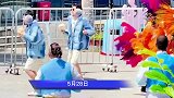 蔡徐坤在三亚穿羽绒服，到底承受了多大压力