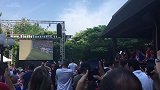 足球在美国不火？纽约克罗地亚球迷观赛泼啤酒狂欢