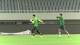 中超-17赛季-国安门神杨智迎球队400场里程碑 赛前备战训练与队友神同步-专题