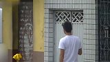 男子突然从角落冲出来大喊快跑, 测试路人的反应