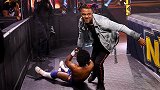 NXT第608期：斯科特开场偷袭暴打拉夫 鲁斯特白捡个大便宜