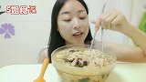 第一次见把豆皮当面条吃，一餐高蛋白午餐，大口吃看起来就好吃