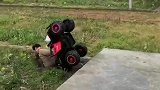 偷玩小孩子的玩具，是会遭报应的