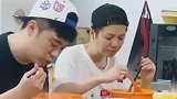 鹿晗录制新综艺，全素颜出镜接地气，这肤质引人嫉妒
