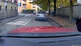 奔驰、奥迪占道行驶，结果尴尬了！