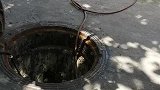 河南漯河一污水管道维修工人坠入窨井身亡