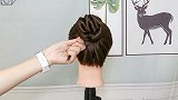 现在都流行这样扎丸子头了，上班居家都可以扎，减龄时尚显气质