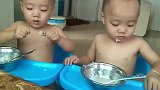双胞胎兄弟吃饭，互相争抢好热闹，这种吃法真霸气！