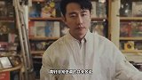 黄轩承认恋情！素人女友穿白色上衣，笑容甜美