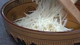 土豆丝学会这么做，比饭店的好吃百倍，清脆爽口，下酒又下饭