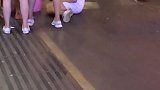 越南街头偷拍醉酒小姐姐，不就是失恋吗，这样的小姐姐来一打！