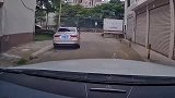 这女人心是真大，有你这样带孩子的吗