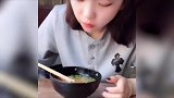 憨憨女友的可爱瞬间，真是太好笑了