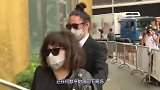 何家媳妇实锤！何猷亨前女友染发出席赌王丧礼，贴心陪男方散心