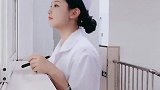 医院里拍到这一幕，护士小姐姐笑起来的那一刻，我彻底沦陷了！