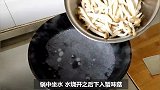 这才是蟹味菇最好吃的做法，酥脆可口香味足，一次做一大盘，过瘾