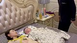 有了宝宝夫妻俩就分床睡，想过个二人世界怎么那么难