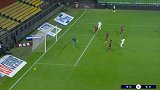 第33分钟里昂球员孟菲斯射门 - 打偏