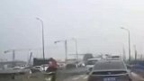 前面那车：他不是应该过来安慰我吗