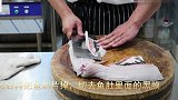 糖醋鱼尾怎么做大厨告诉你详细的制作过程，视频清晰，讲解详细