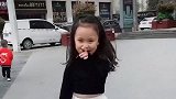 小宝宝扭动起来了的样子，真的好可爱呀