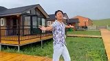 内蒙古星级酒店，整体采用木质结构，完全融入大草原！