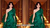 女神赵丽颖又赢麻了，一袭绿色斜肩长裙复古飘逸，真是梦回许半夏